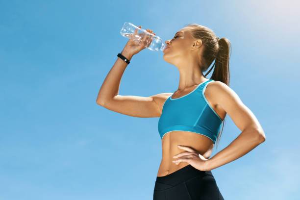 Cellulite Behandlung: Die besten Methoden für glatte Haut 4 drinking 1