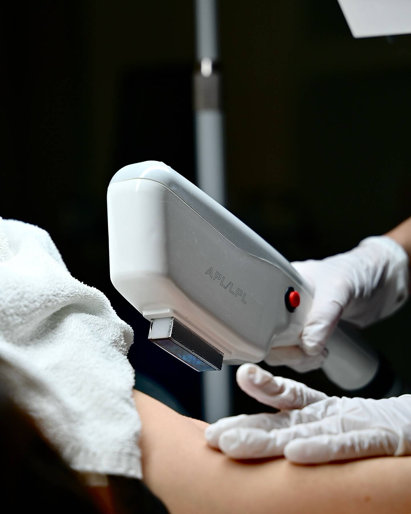 Laserhaarentfernung. Ja-ja, oke! Aber …
„WIE VIELE BEHANDLUNGEN BRAUCHE ICH?” 👇🏻
Da wir unsere Behandlungen mit dir persönlich abstimmen, kann keine allgemeingültige Aussage getroffen werden. In der Regel benötigst du jedoch je nach Haut- und Haartyp 3-8 Behandlungen.
Bei weiteren Fragen, schreib uns gerne hier ✨
#laser #laserhaarentfernung #laserhaarentfernungmänner #laserhaarentfernungwien #haarentfernung #wien #veinna